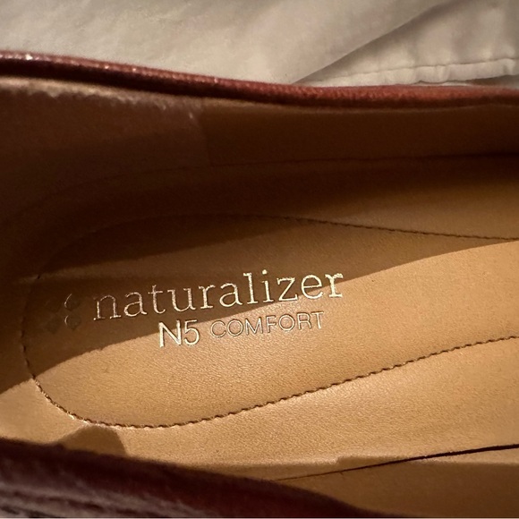Naturalizer brown on brown wingtip style pump - Picture 5 of 7